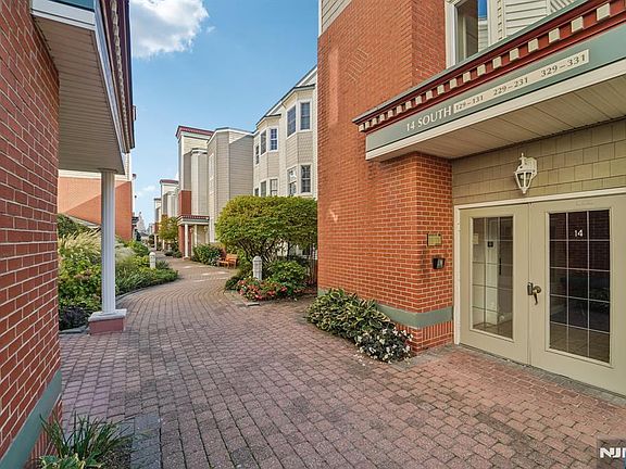 4th image of 129 The Promenade