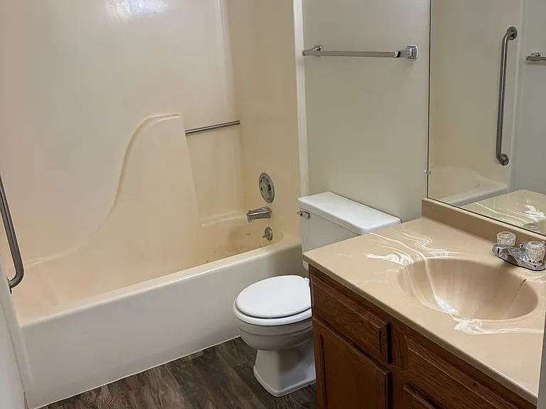 1045 East St — Photo 8
