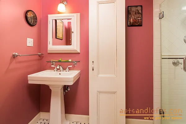 Rented by aptsandlofts.com | media 4