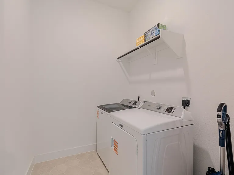 7142 Carriage Light Dr — Photo 46