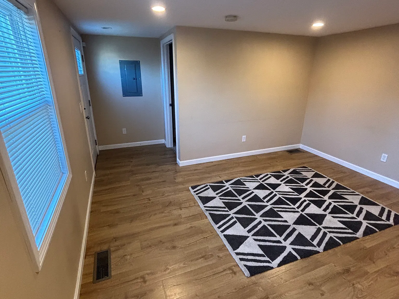 2 bed, 900 sqft, $2,350 — Photo 4