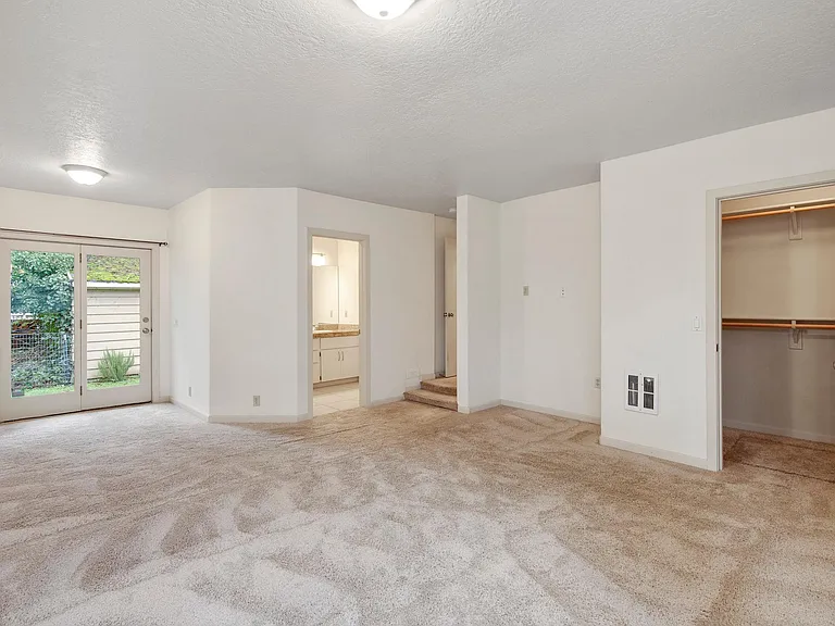 6011 SE Insley St — Photo 11
