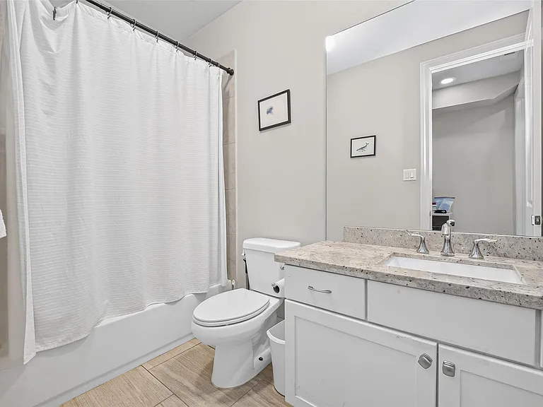 830 W 17th St #A — Photo 24