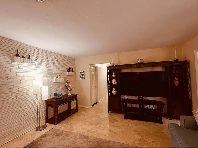7834 Edgewater Dr — Photo 11