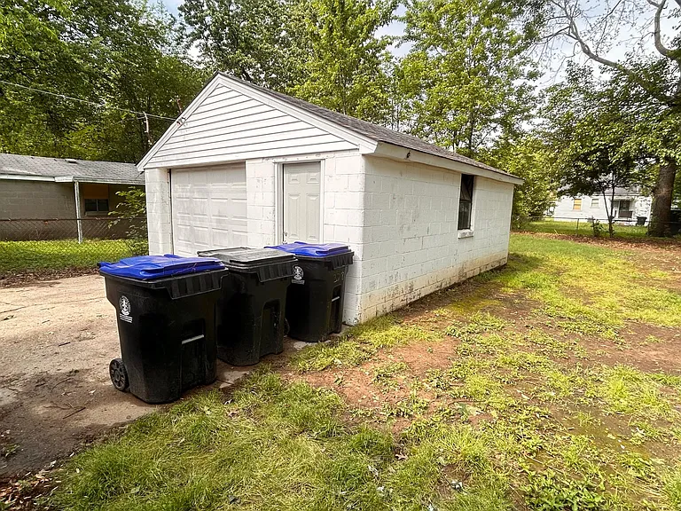 1605 Earl Ave — Photo 21