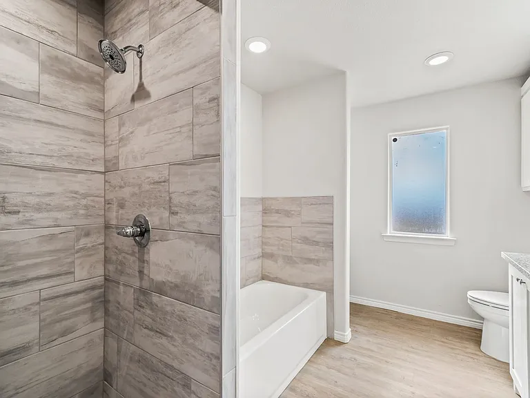 8807 N County Road 3200 — Photo 3