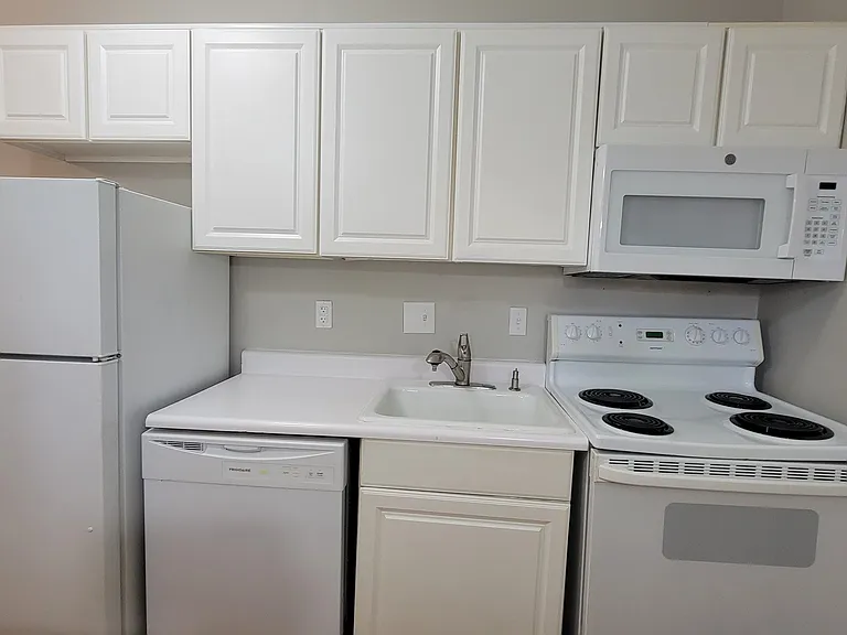 49 Warren St #C3 — Photo 9