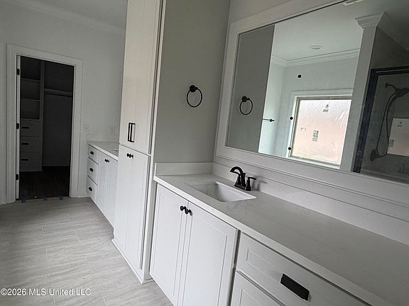 5th image of 201 Jasmine Cove Cir