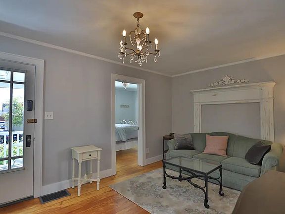 4th image of 1307 E Duryea Ave