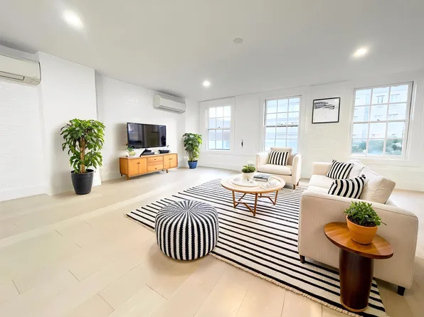 25 Peck Slip image 1 of 13