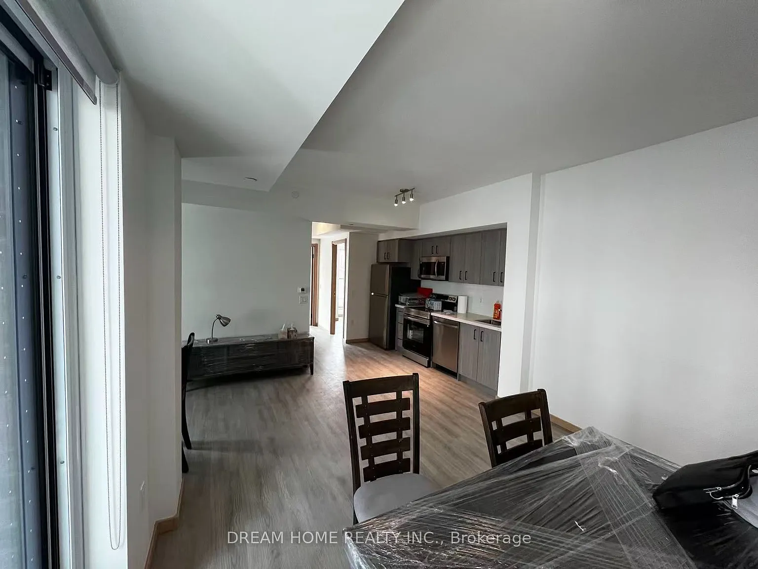 3 bed, $2,900 — Photo 2