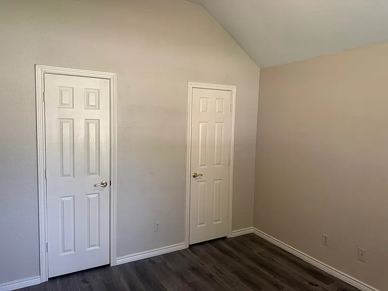 9200 Fairwood Ct — Photo 11