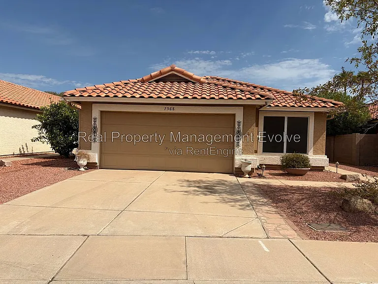 7568 W Kerry Ln — Photo 1