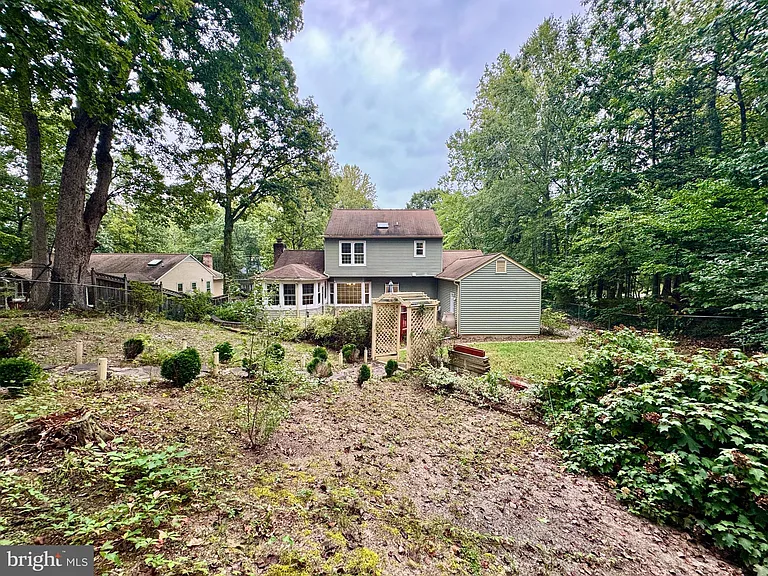 1017 Spain Dr — Photo 33