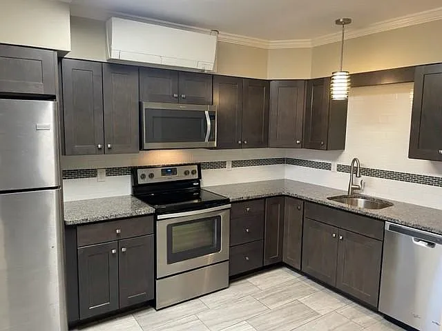 84 Elmwood Ave #8 — Photo 1