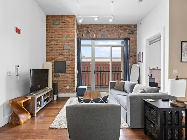 650 Montgomery Street image 1 of 19