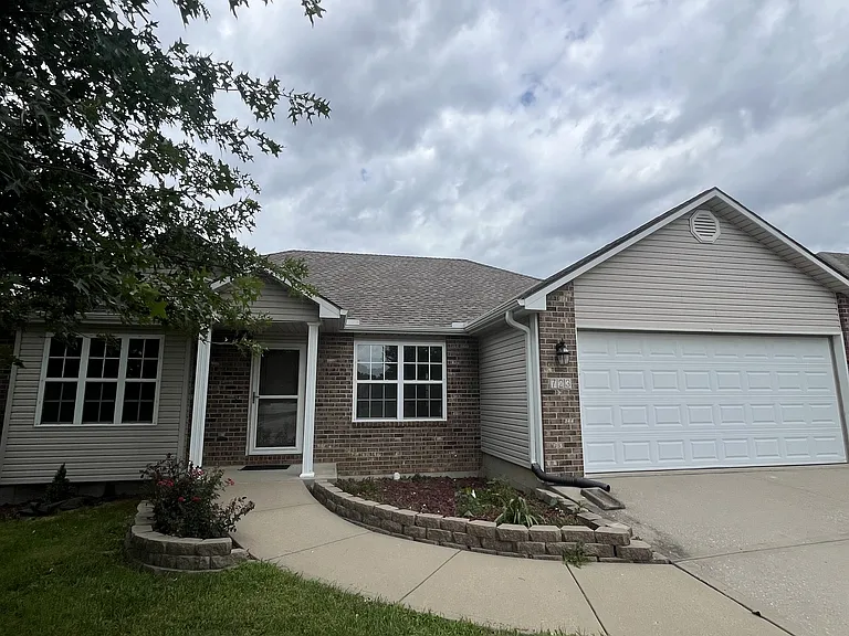 723 Iron Horse Dr — Photo 32