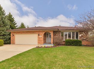 8121 Meadowwood Ave, Woodridge, IL 60517
