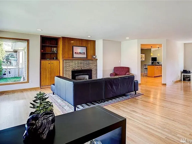 8630 Holly Ln — Photo 1
