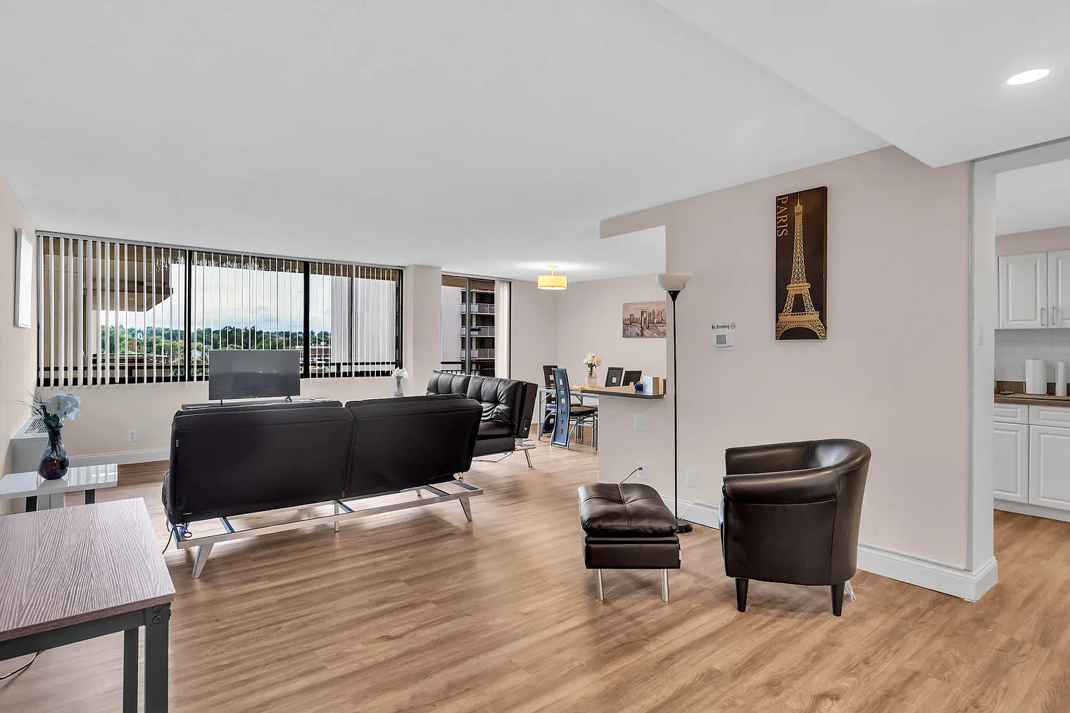 2 bed, 2.0 bath, 1097 sqft, $7,822 — Photo 3