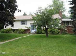 41 Wauneta Rd, Trumbull, CT 06611