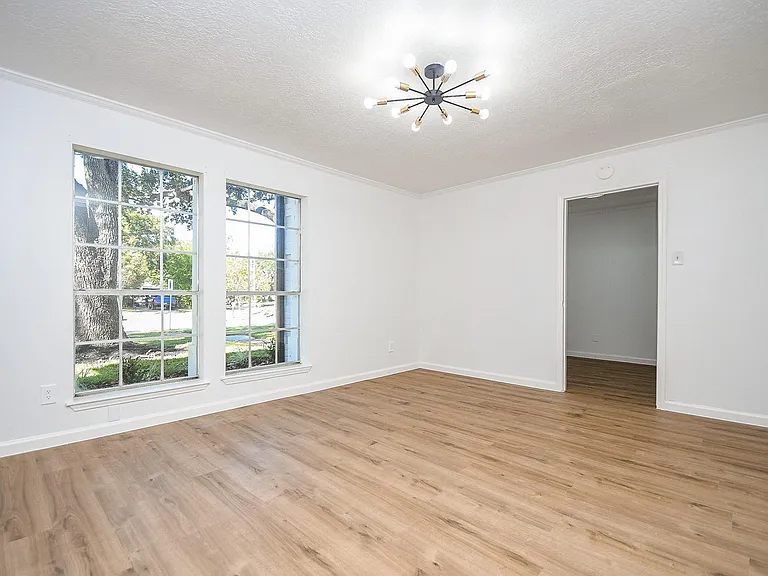 7703 Braesridge Ct — Photo 8