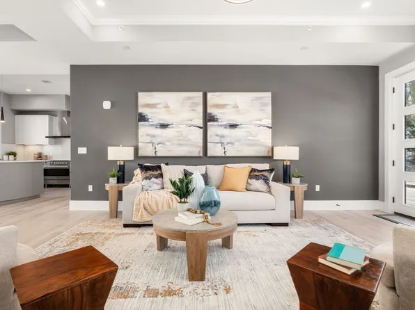 26 Wilson Cir #26, Newton Highlands, MA 02461