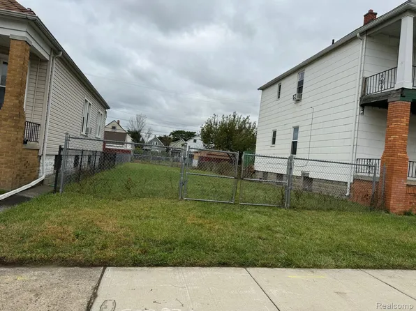 12133 Fleming St, Hamtramck, MI 48212
