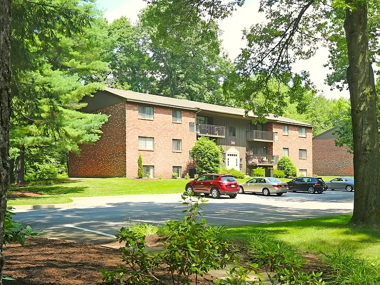 Crescent Village — Photo 19