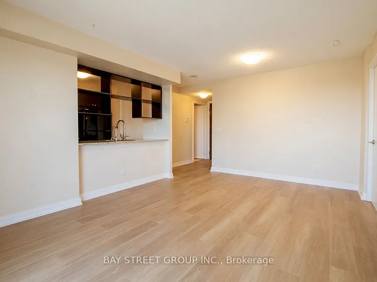 151 Village Green Sq #2703 — Photo 8