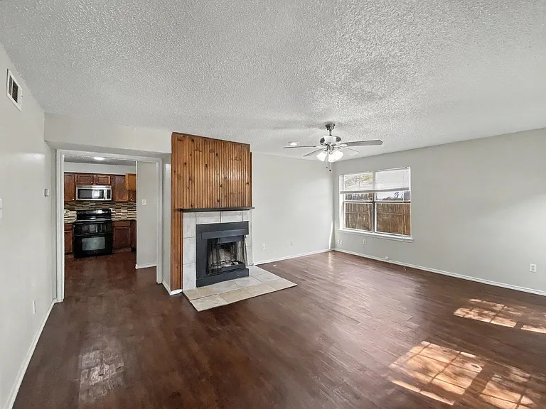 2202 Prairie Creek Trl — Photo 9