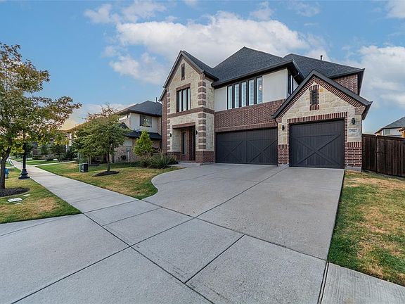 3rd image of 736 Lismore Dr