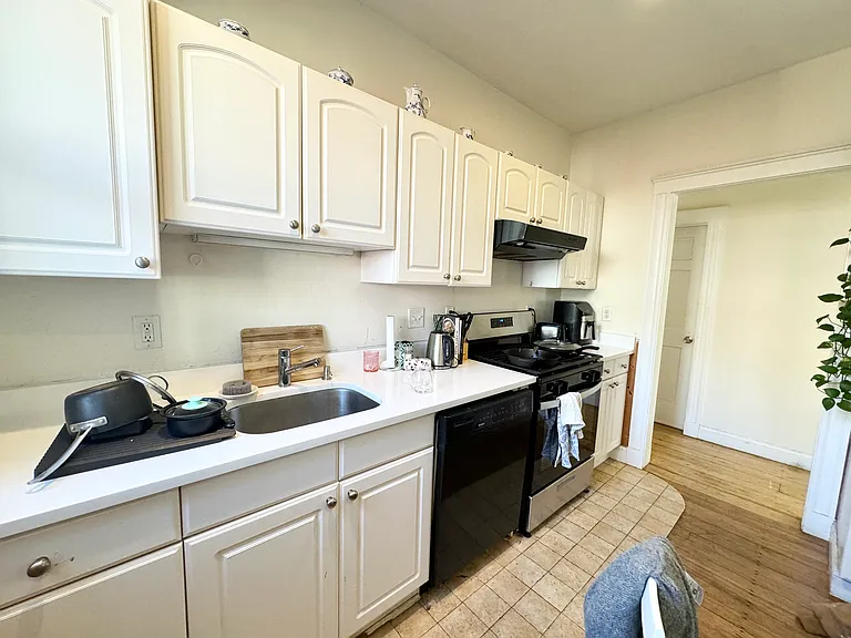37 Hillside St #11 — Photo 6