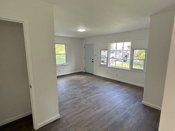 3rd image of 2135 Garfield Ave