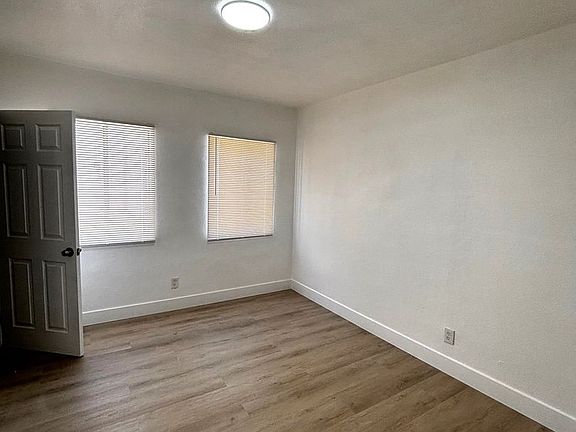 4th image of 4701 S Figueroa St #510