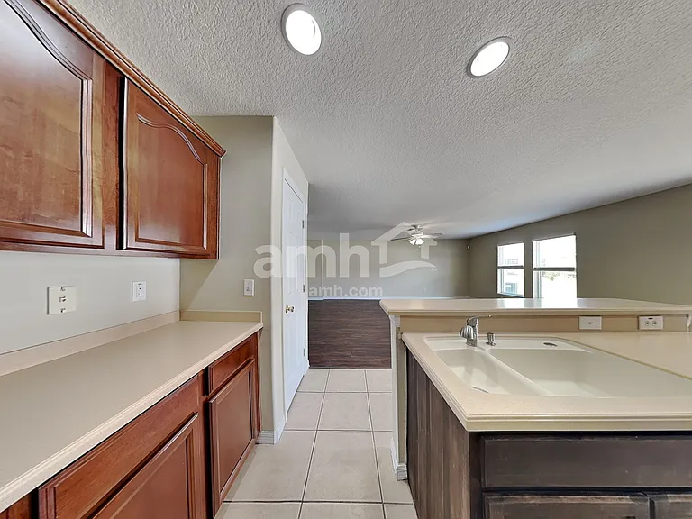 12109 Tree Haven Ave — Photo 4