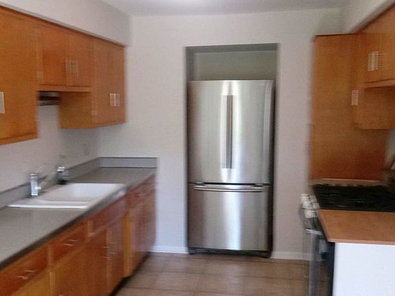 3rd image of 392 Windsor Ave