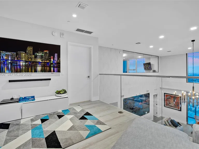 121 NE 34th St #Penthouse 3217 — Photo 17