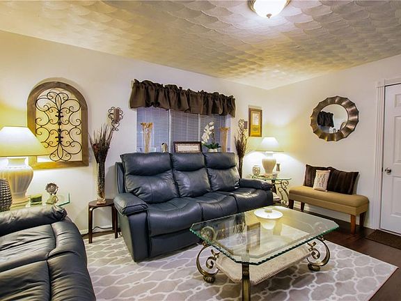 4th image of 1234 Carroll Dr