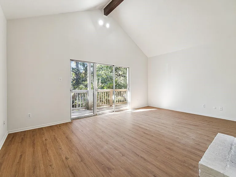 2100 Tanglewilde St #514 — Photo 1