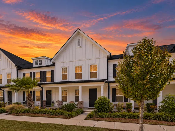 125 Summer Tanager Dr, Ravenel, SC 29470