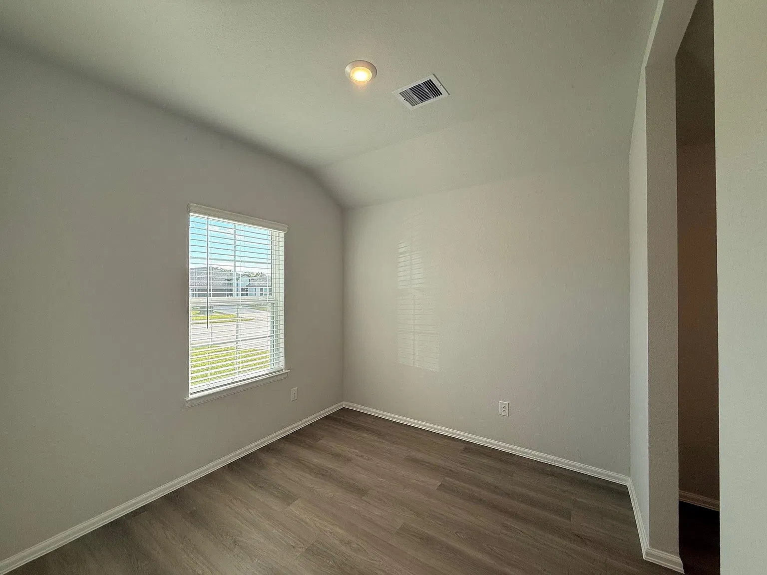 3 bed, 2.0 bath, $1,950 — Photo 3