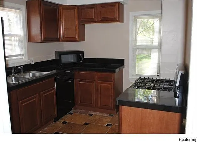 23269 Ithaca Ave — Photo 3