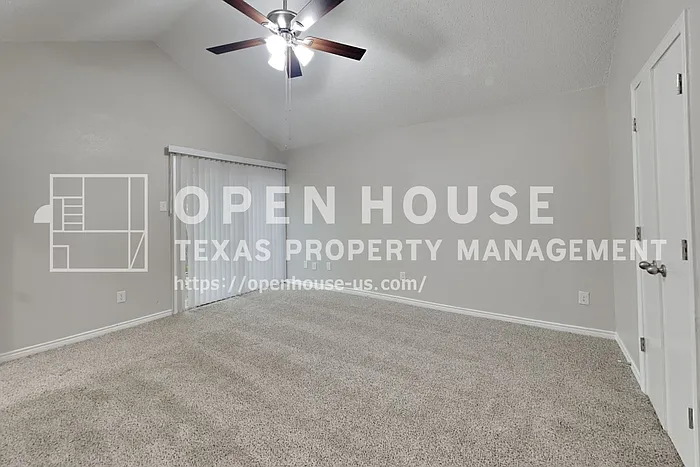 2102 Holly Hill Ln — Photo 8