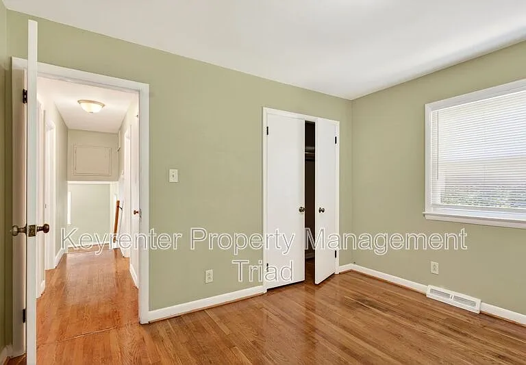 1821 W Meadowview Rd — Photo 11