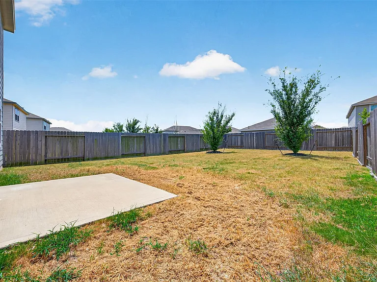 654 Amesbury Rd — Photo 44