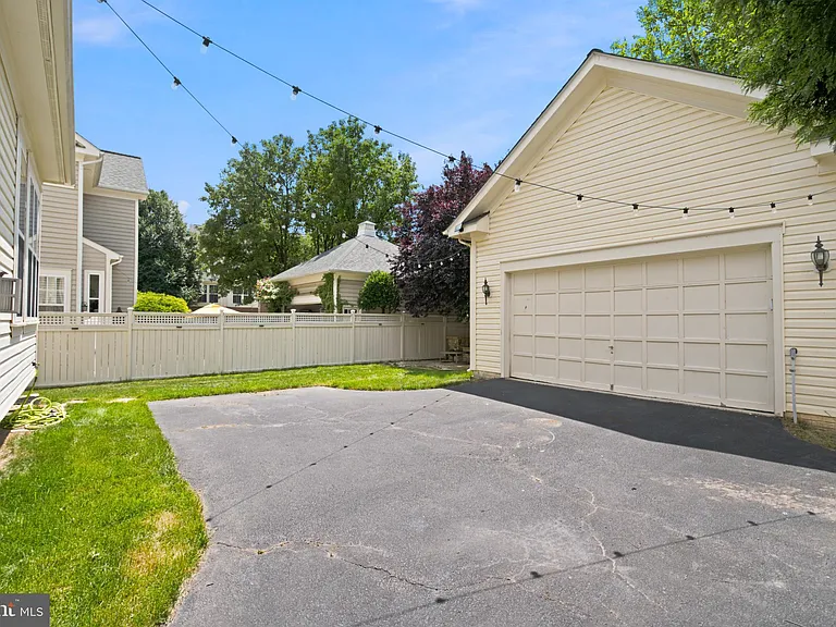22839 Vickery Park Dr — Photo 36