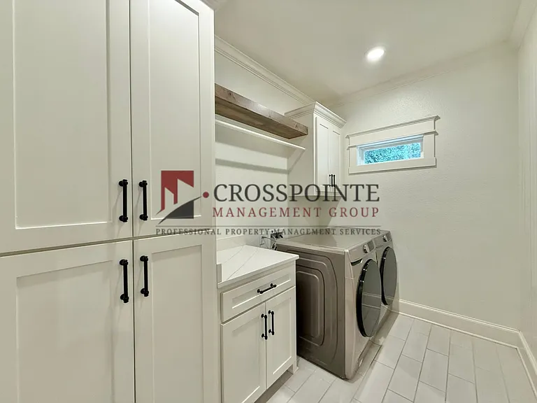 413 Dallas St — Photo 15