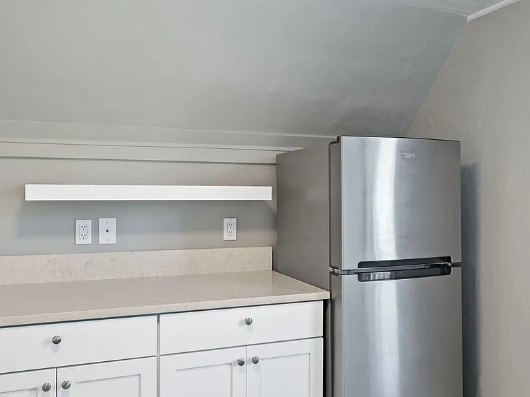 547 Randolph Street — Photo 7
