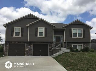 617 Buffalo Dr, Raymore, MO 64083